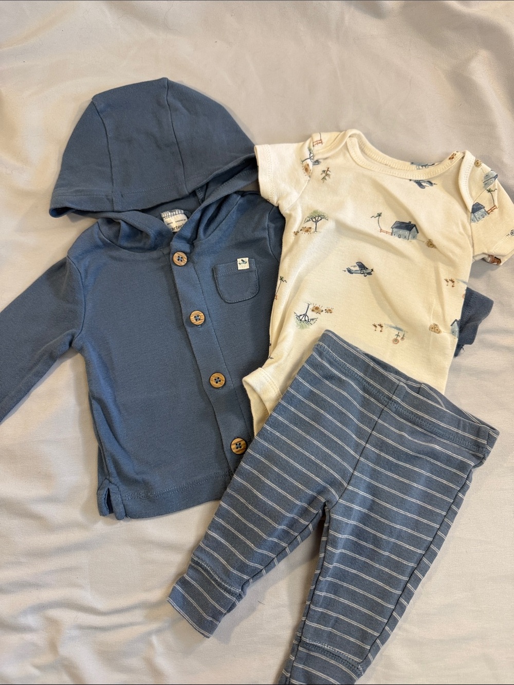 Carter's - 3 piece coming home set.